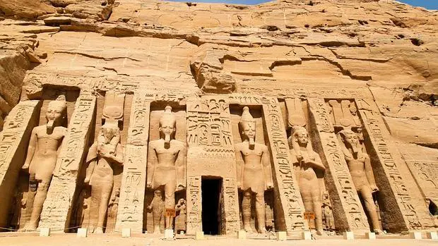 Excursión Templo Abu Simbel-www.visitasguiadasegipto.com