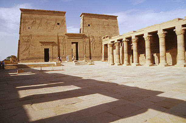 Templo de Philae entrada -www.visitasguiadasegipto.com