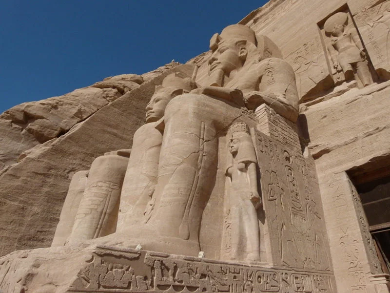 Excursion a los templos de abu simbel por carretera. www.visitasguiadasegipto.com