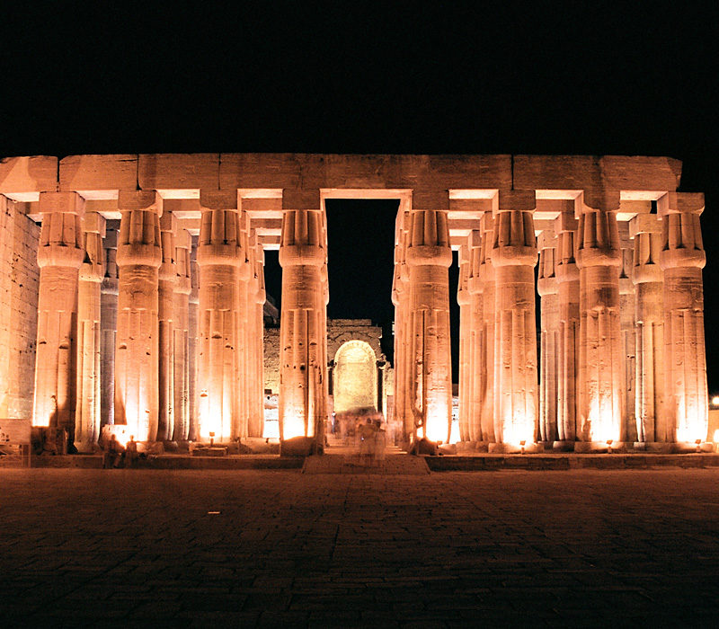 Luxor Noche-www.visitasguiadasegipto.com