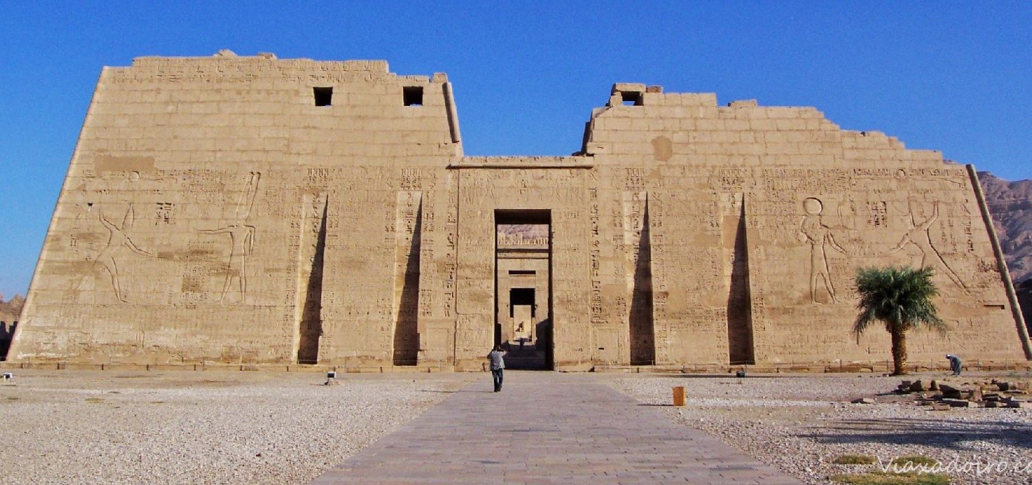 Templo Medinet Habu-www.visitasguiadasegipto.com